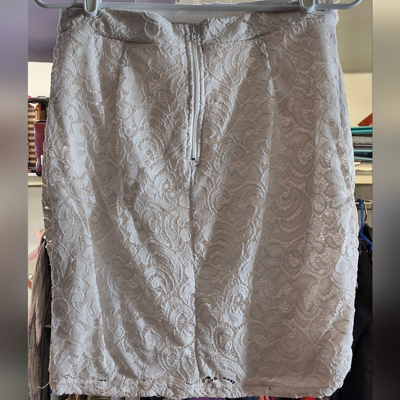 3/20$*White lace pencil skirt size large - Picture 2 of 4
